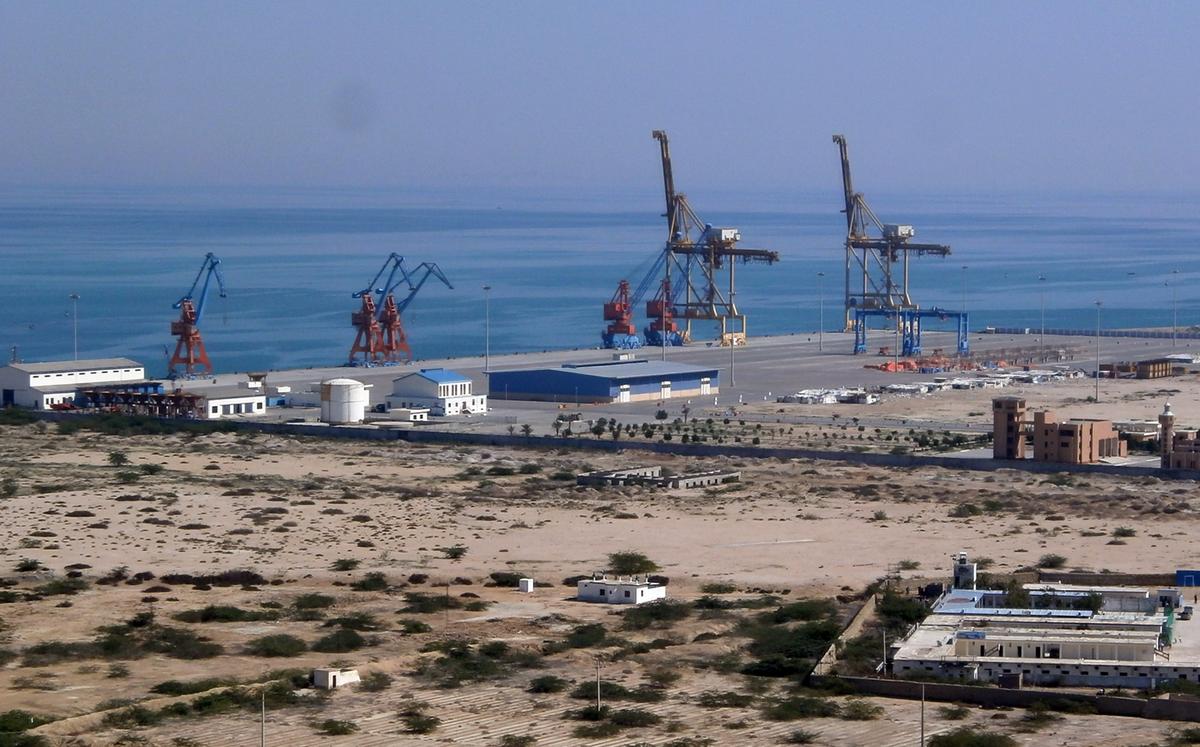 Cảng Gwadar của Pakistan trong quá trình thi công, ngày 12/02/2013. Chính quyền Trung Quốc có quyền quản lý cảng trong 40 năm. (Ảnh: Behram Baloch/AFP/Getty Images)