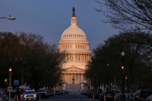 Quốc hội Hoa Kỳ sẽ làm gì tiếp theo sau khi thông qua gói viện trợ ngoại quốc?