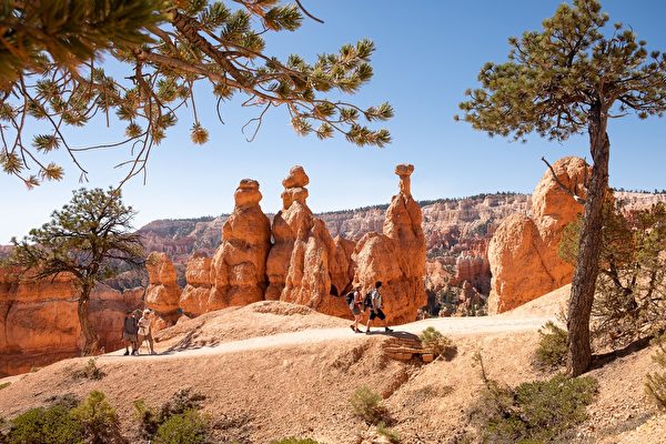 Những kiệt tác được chạm khắc bởi băng và gió ở Vườn quốc gia Bryce Canyon