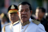 Thủ tướng Cambodia Hun Sen đến Tượng đài Độc lập để tham dự lễ kỷ niệm 65 năm ngày đất nước giành độc lập khỏi Pháp, tại Phnom Penh, Cambodia, vào ngày 09/11/2018. (Ảnh: Samrang Pring/Reuters)