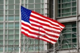 Quốc kỳ Hoa Kỳ tung bay trong khu vực của đại sứ quán Hoa Kỳ tại Moscow vào ngày 02/04/2018. (Ảnh: Vasily Maximov/AFP qua Getty Images)