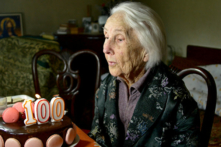 Những người trăm tuổi từ khắp nơi trên thế giới đã chia sẻ bí quyết trường thọ của mình. Ảnh chụp một cụ bà mừng sinh nhật lần thứ 100 của mình. (Ảnh: Shutterstock)