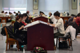 Các sinh viên đại học Trung Quốc đang chuẩn bị cho kỳ thi nghiên cứu sinh tại một thư viện ở Thẩm Dương, tỉnh Liêu Ninh hôm 26/11/2019. (Ảnh: STR/AFP qua Getty Images)