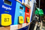 Một máy bơm xăng tại một trạm xăng của hãng Exxon ở Hoa Thịnh Đốn hôm 13/03/2022. (Ảnh: Stefani Reynolds/AFP qua Getty Images)