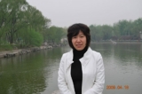 Cô Tống Mỹ Anh chụp tại Bắc Kinh năm 2009. (Ảnh do cô Tống Mỹ Anh cung cấp)