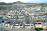 Ảnh chụp từ trên không của những ngôi nhà trong khu phát triển nhà ở tại Santa Clarita, California, hôm 08/09/2023. (Ảnh: Mario Tama/Getty Images)