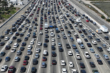 Giao thông tắc nghẽn tại trạm thu phí Cầu Vịnh San Francisco-Oakland vào ngày 24/08/2022. (Ảnh: Justin Sullivan/Getty Images)