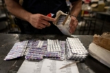 Fentanyl là một loại thuốc tổng hợp thuộc nhóm thuốc opioid, có hiệu lực gấp 50 lần so với heroin, chỉ cần 2 miligam là có thể gây tử vong. Trong hình là thuốc opioid. (Ảnh: Johannes Eisele/AFP qua Getty Images)