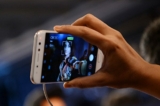 Một chiếc điện thoại di động của ASUS. (Ảnh: Sajjad Hussain/AFP)