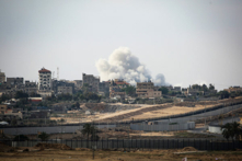 Khói mù mịt trong không khí khi Israel đã phát động một cuộc tấn công tại phía đông Rafah, phía nam Dải Gaza, trong bối cảnh cuộc xung đột giữa Israel và Hamas vẫn tiếp tục diễn ra, hôm 13/05/2024. (Ảnh: AFP/Getty Images)
