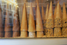 Bánh ốc quế gợi nhớ đến cornucopia, trong tiếng Hy Lạp có nghĩa là “chiếc sừng của sự sung túc.” (Ảnh: vaivirga/Shutterstock)