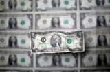 Tờ tiền dollar Mỹ trong hình minh họa này được chụp hôm 03/05/2018. (Ảnh: Dado Ruvic/Reuters)