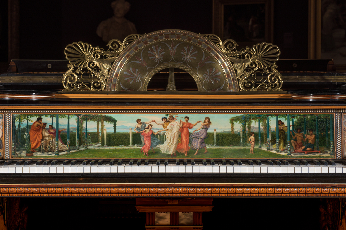 Họa sỹ Lawrence Alma-Tadema đã thiết kế cây đàn Steinway Model D Pianoforte, tâm điểm của một căn phòng âm nhạc theo phong cách “Hy Lạp – La Mã” trong dinh thự ở Manhattan của ngài Henry Marquand. Viện Nghệ thuật Clark, Mass. (Ảnh: Đăng dưới sự cho phép của Clark Art Institute)