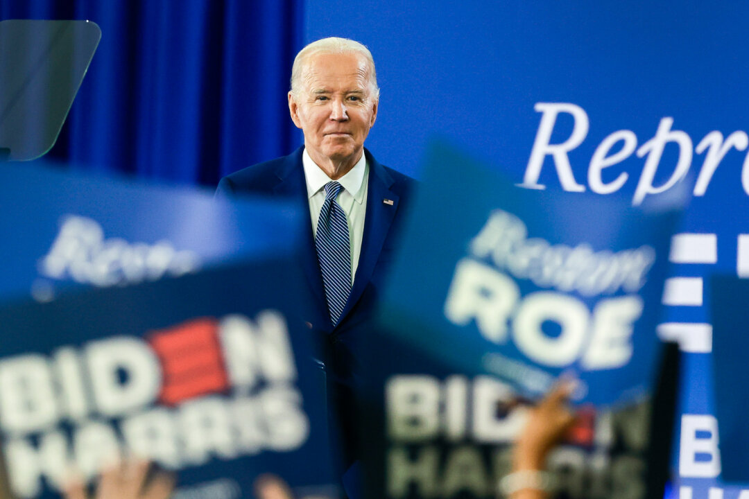 Tổng thống Joe Biden diễn thuyết ở một điểm dừng vận động tranh cử tại khuôn viên Dale Mabry của trường Cao đẳng Cộng đồng Hillsborough ở Tampa, Florida, hôm 23/04/2024. (Ảnh: Joe Raedle/Getty Images)