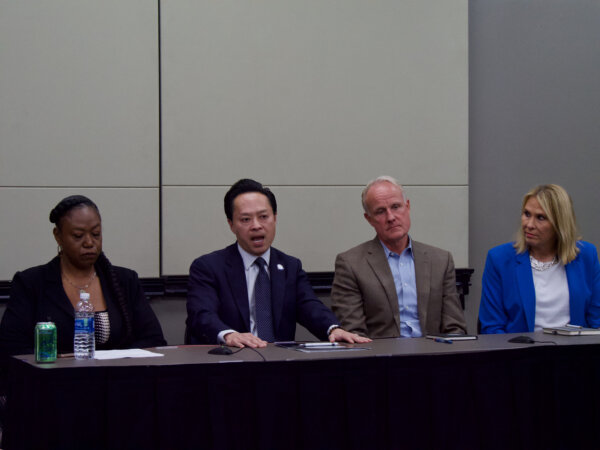 (Từ trái qua phải) bà Tinisch Hollins, ông Thiên Hồ, ông Magnus Lofstrom, và bà Rachel Michelin tại một cuộc thảo luận về Dự luật 47 ở Sacramento, California, hôm 24/04/2024. (Ảnh: Travis Gillmore/The Epoch Times)