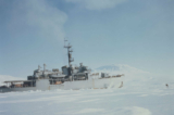 Tàu phá băng ‘USS Glacier’ (AGB-4) của Hải quân Hoa Kỳ ở McMurdo Sound, Nam Cực, trong vùng núi Erebus, khoảng năm 1960. (Ảnh: Archive Photos/Getty Images)