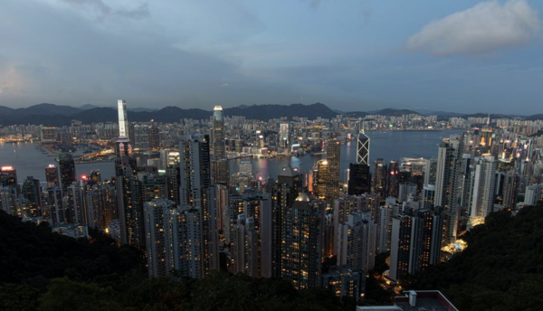 Toàn cảnh Hồng Kông từ đỉnh núi Thái Bình (The Peak). (Ảnh: Ming Wong/The Epoch Times)