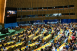 Các đại biểu phản ứng với kết quả bỏ phiếu trong cuộc bỏ phiếu của Đại Hội đồng Liên Hiệp Quốc về dự thảo nghị quyết công nhận Lãnh thổ Palestine đủ điều kiện trở thành thành viên chính thức của Liên Hiệp Quốc, tại thành phố New York, hôm 10/05/2024. (Ảnh: Eduardo Munoz/Reuters)