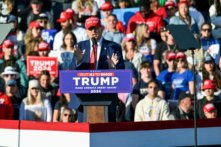 Cựu Tổng thống kiêm ứng cử viên tổng thống năm 2024 của Đảng Cộng Hòa Donald Trump diễn thuyết trong một cuộc vận động tranh cử ở Wildwood, New Jersey, hôm 11/05/2024. (Ảnh: Jim Watson/AFP qua Getty Images)