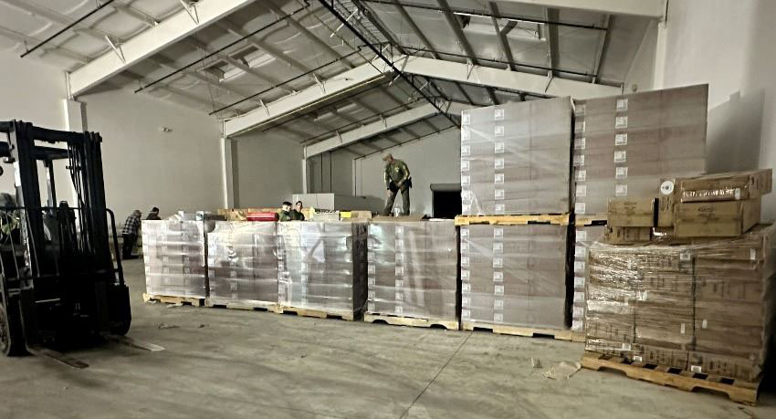 Hơn 160 thùng hàng hóa bị đánh cắp, từ thực phẩm đến các dụng cụ dùng trong công nghiệp, đã bị thu giữ tại một nhà kho ở Riverside, California, hôm 09/05/2024. (Ảnh: Sở Cảnh sát Quận Riverside)