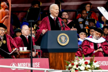 Tổng thống Joe Biden đọc diễn văn tại Lễ tốt nghiệp của trường Cao đẳng Morehouse ở Atlanta hôm 19/05/2024. (Ảnh: Elijah Nouvelage/Getty Images)