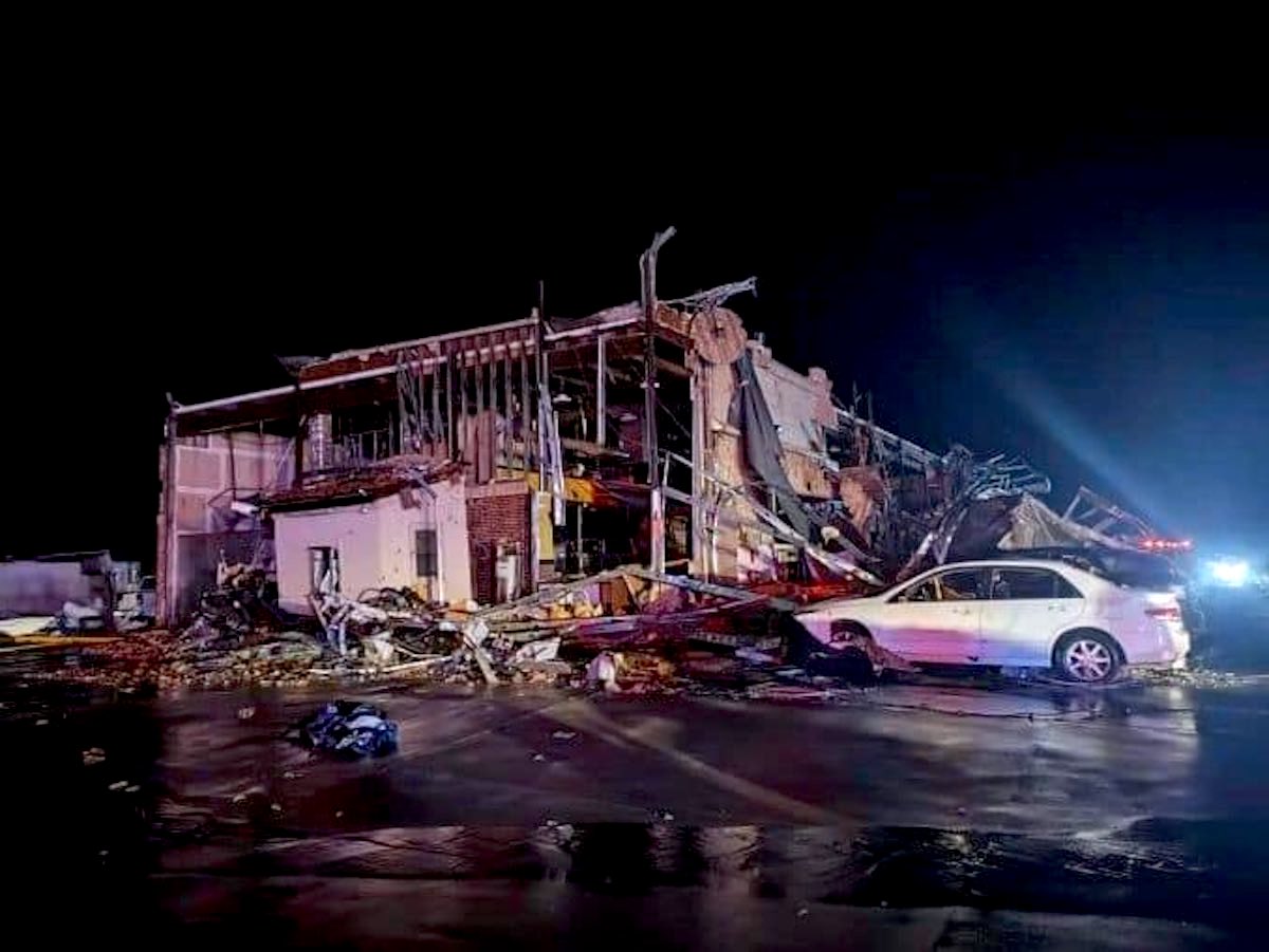 Các tòa nhà bị hư hại ở Denton, Texas, sau khi một hiện tượng có khả năng là lốc xoáy quét qua khu vực này hôm 25/05/2024. (Ảnh: Sở cứu hỏa Thành phố Denton qua CNN Newsource)