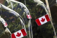 Các thành viên của Lực lượng Vũ trang Canada hành quân trong một bức ảnh tư liệu. (Ảnh: Jeff McIntosh/The Canadian Press)