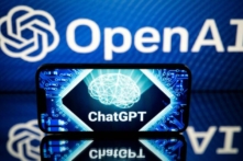 Màn hình hiển thị logo của OpenAI và ChatGPT ở Toulouse, Pháp, vào ngày 23/01/2023. (Ảnh: Lionel Bonaventure/AFP qua Getty Images)