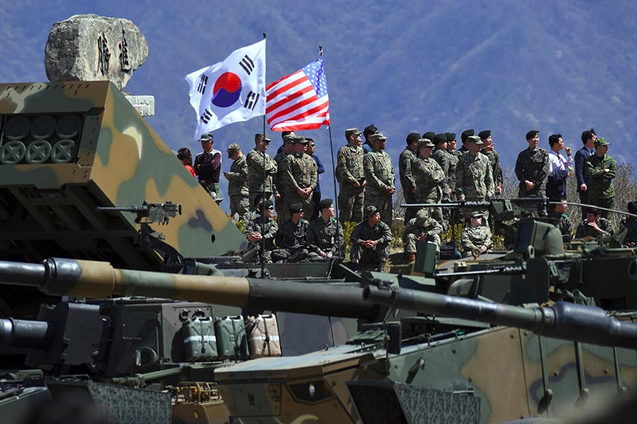 Cuộc tập trận chung Hoa Kỳ-Nam Hàn diễn ra cách đông bắc Seoul, Nam Hàn 65 km vào ngày 26/04/2017. Hình ảnh này không liên quan đến nội dung bài viết. (Ảnh: Jung Yeon-Je AFP/Getty Images)