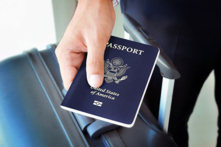 Chuyên gia du lịch khuyên nên kiểm tra bốn điều liên quan đến hộ chiếu trước khi ra nước ngoài, trong đó có thời hạn hiệu lực của hộ chiếu. (Ảnh: Shutterstock)