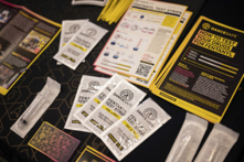 Sản phẩm phát hiện nhanh fentanyl trưng bày tại Hội nghị đa phương Hoa Kỳ-Mexico về ma túy tổng hợp, được tổ chức tại Thành phố Mexico vào ngày 23/04/2024. (Ảnh: Yuri Cortez/AFP)
