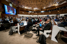 Đại diện các quốc gia tham dự lễ khai mạc Đại hội đồng Y tế Thế giới lần thứ 77 (WHA) tổ chức tại Geneva, Thụy Sĩ, hôm 27/05/2024. (Ảnh: Fabrice Coffrini/AFP qua Getty Images)