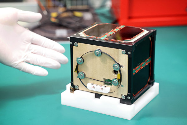 Nhật Bản chế tạo ra vệ tinh bằng gỗ đầu tiên trên thế giới