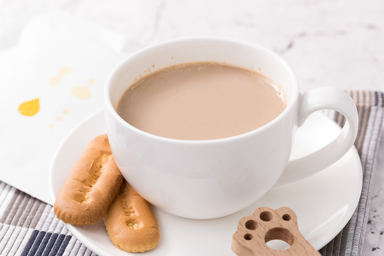 Uống trà sữa Địa hoàng thơm và bổ dưỡng vào mùa hè có thể giúp nâng cao tinh thần. (Ảnh: Tân dịch dưỡng sinh chí cung cấp)