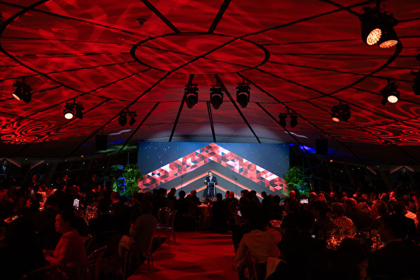 Thủ tướng Trung Quốc Lý Cường trình bày trong bữa tiệc tối do Thủ tướng New Zealand Christopher Luxon tổ chức tại Bảo tàng Auckland, hôm 14/06/2024. (Ảnh: Brett Phibbs/AFP qua Getty Images)