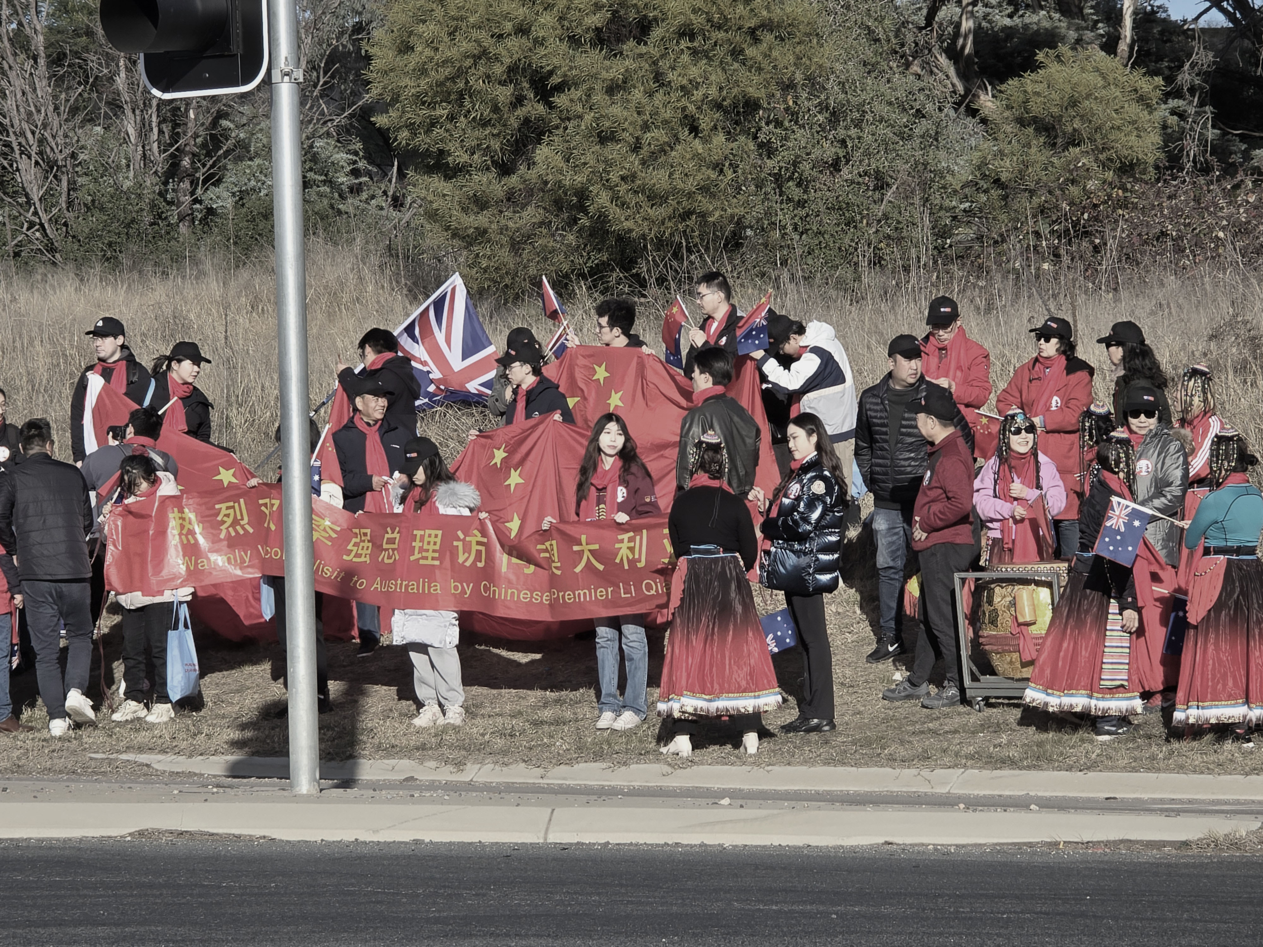 Lãnh sự quán Trung Quốc tạm thời lo việc sinh hoạt cho các thành viên cộng đồng người Hoa thân ĐCSTQ đến Canberra để chào đón chuyến thăm của ông Lý Cường. (Ảnh: Lạc Á/The Epochs Times)