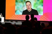 Ông Elon Musk trình trước các đại diện tham dự triển lãm sáng tạo “VivaTech 2024” tại Pháp qua hội nghị truyền hình, hôm 23/5/2024. (Ảnh: Miguel Medina/AFP qua Getty Images)