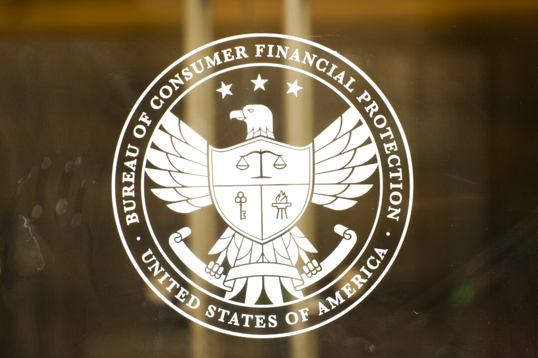 Cơ quan bảo vệ người tiêu dùng Mỹ cảnh báo các công ty tài chính không lừa đảo bằng ‘chữ in nhỏ’ trong hợp đồng
