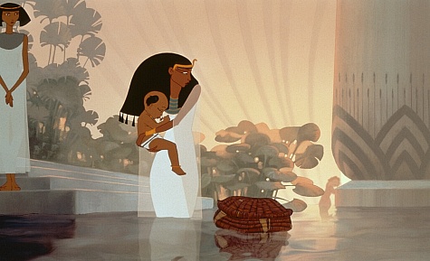 Phu nhân của Vua Seti, mẹ hoàng tử Rameses, và mẹ nuôi của Moses (diễn viên Helen Mirren lồng tiếng) tìm thấy em bé Moses trong phim “The Prince of Egypt” (Hoàng tử Ai Cập). (Ảnh: DreamWorks Pictures)