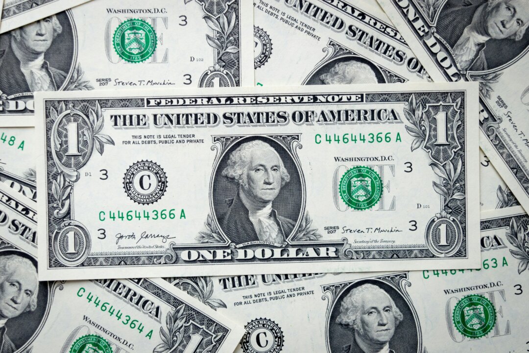 Báo cáo: USD giữ vững vị thế đồng tiền dự trữ toàn cầu