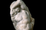 Một phần tác phẩm “Young Slave” (Người nô lệ trẻ) của nghệ thuật gia Michelangelo, năm 1530. Đá cẩm thạch, kích thước: 101 inch (~2.6m). Bảo tàng Galleria Dell’Accademia di Firenze. (Ảnh: Tư liệu công cộng)
