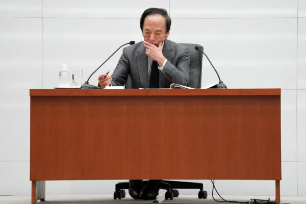 Thống đốc Ngân hàng Trung ương Nhật Bản (BOJ) Kazuo Ueda tham dự một cuộc họp báo sau cuộc họp chính sách tiền tệ tại trụ sở BOJ ở Tokyo, hôm 23/01/2024. (Ảnh: Kazuhiro Nogi/AFP qua Getty Images)