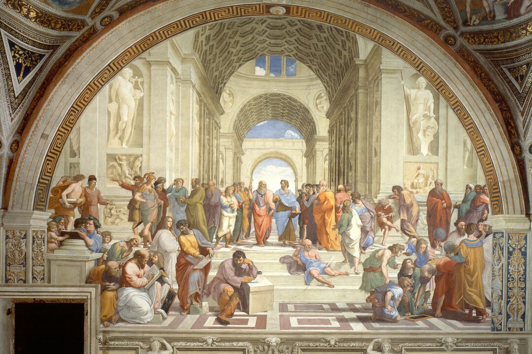 Đối với triết gia Pythagoras, 100 là một con số “thần thánh.” Trong bức tranh “The School of Athens” (Trường học Athens) của danh hoạ Raffaello Sanzio da Urbino, Pythagoras là nhân vật thứ hai ở góc trái bên dưới. Ông đang viết bản thảo chi tiết vào một cuốn vở đóng bìa bằng chiếc bút lông vũ. (Ảnh: Tư liệu công cộng)