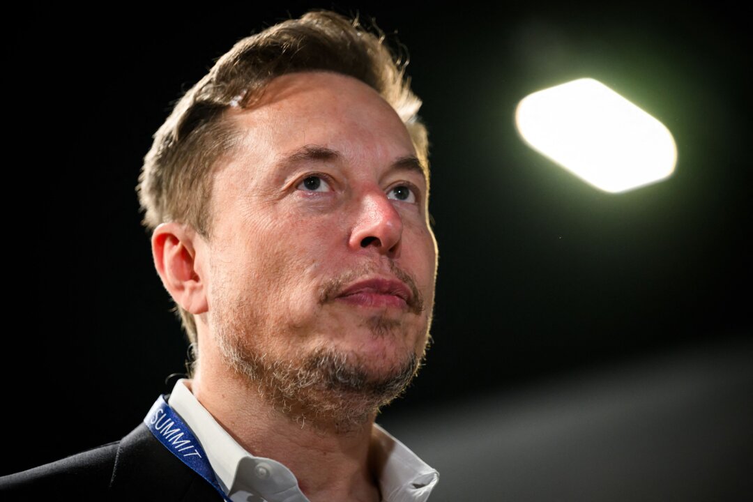 Tổng giám đốc Tesla Elon Musk trong Hội nghị thượng đỉnh về An toàn Trí tuệ Nhân tạo của Vương quốc Anh tại Bletchley Park, miền trung Anh quốc, vào ngày 01/11/2023. (Ảnh: Leon Neal/AFP qua Getty Images)