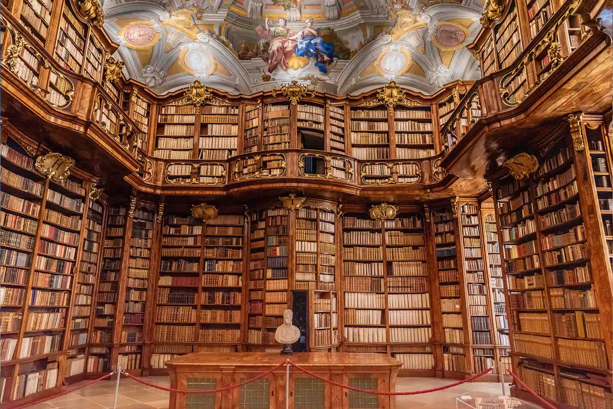 Bên trong Thư viện Thánh Florian. (Ảnh: Redfox1980/Shutterstock)