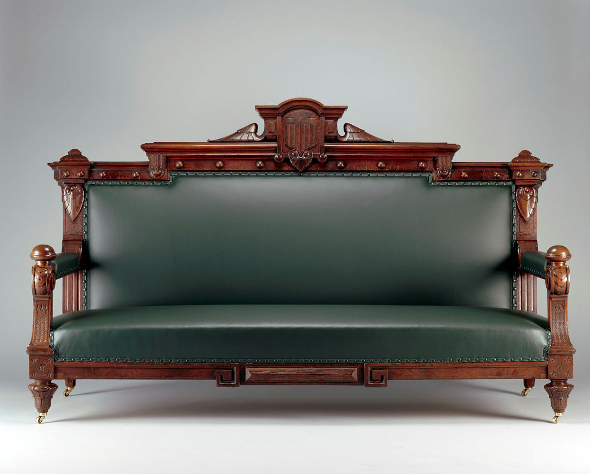 Ghế sofa theo phong cách Renaissance Revival trong Phòng Nội các của chính phủ Tổng thống Grant, Hãng sản xuất Pottier & Stymus, năm 1869. (Ảnh: Hiệp hội Lịch sử Tòa Bạch Ốc)