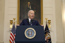 Tổng thống Joe Biden đưa ra nhận xét về bản kết án có tội của cựu Tổng thống Donald Trump trong phiên tòa xét xử ông ở New York về việc ghi chép chi phí, trước khi nói về Trung Đông tại Tòa Bạch Ốc, hôm 31/05/2024. (Ảnh: Chip Somodevilla/Getty Images)