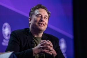 PHÂN TÍCH: Ông Elon Musk chính thức tham gia cuộc chiến AI, dự đoán rằng nhiều người sẽ mất việc làm