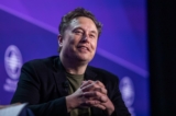Tỷ phú Elon Musk, nhà đồng sáng lập Tesla và SpaceX, đồng thời là chủ sở hữu của X Holdings Corp., chia sẻ tại Hội nghị Toàn cầu của Viện Milken ở Beverly Hills, California, hôm 06/05/2024. (Ảnh: Apu Gomes/Getty Images)