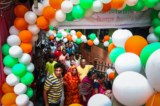 Cử tri xếp hàng để bỏ phiếu tại một điểm bỏ phiếu trong giai đoạn bỏ phiếu thứ bảy và cũng là giai đoạn cuối cùng trong cuộc tổng tuyển cử của Ấn Độ ở Varanasi, Ấn Độ, hôm 01/06/2024. (Ảnh: Niharika Kulkarni/AFP qua Getty Images)